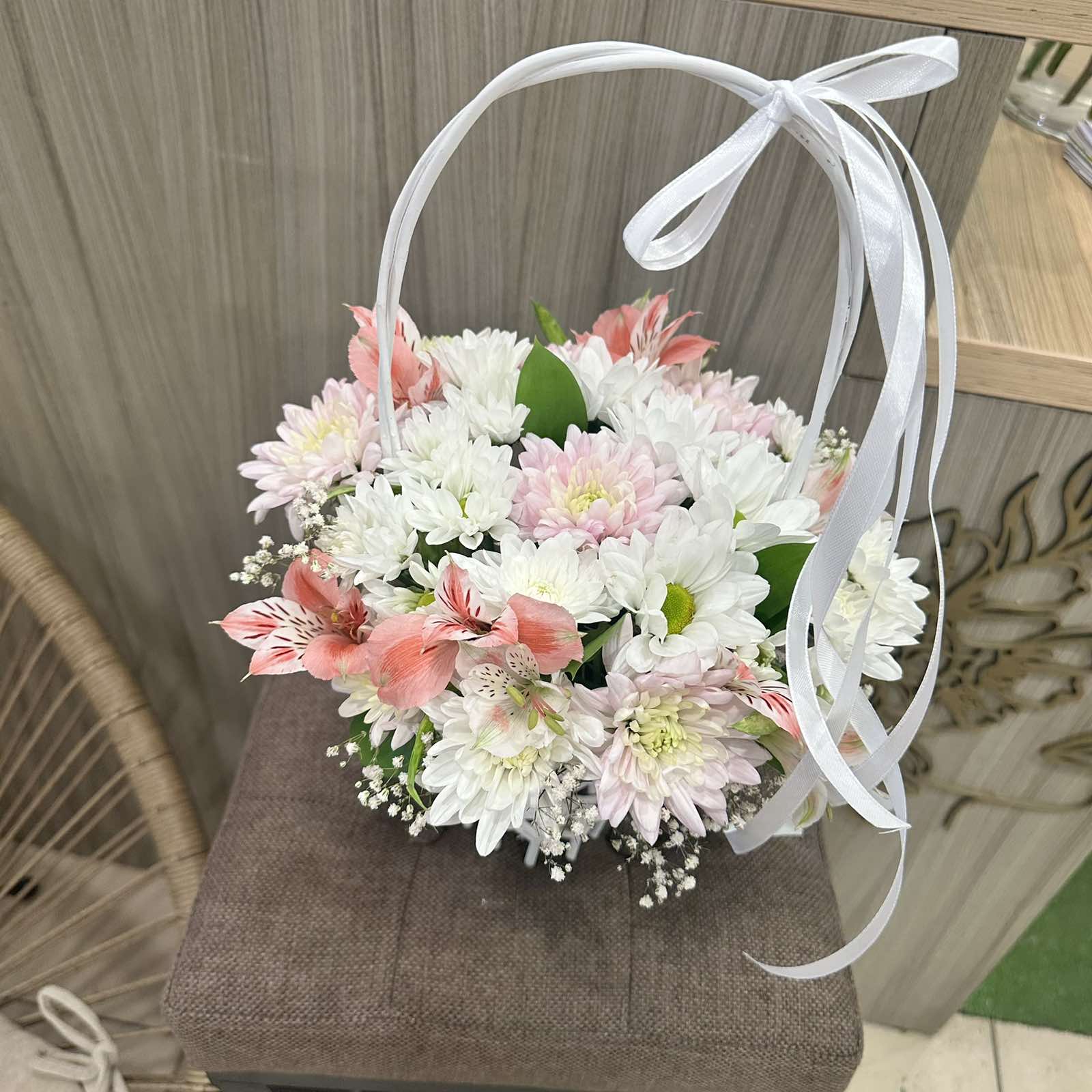 Квітковий кошик " Blush Blossom Basket"
